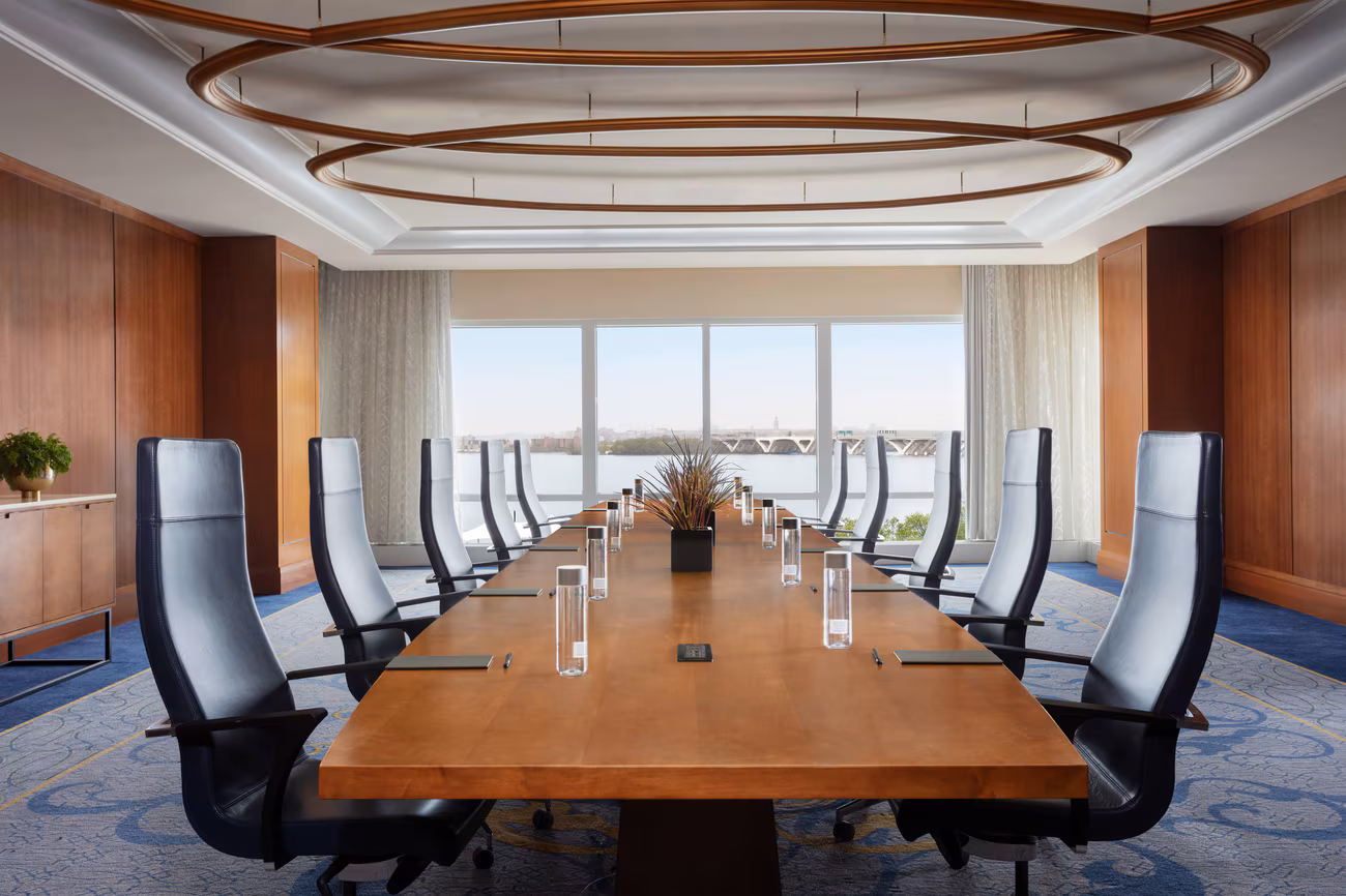 wasgn-boardroom-8658-hor-clsc